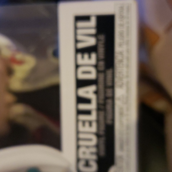 FUNKO POP "VILLIANS" CRUELLA DE VIL NIB - Picture 3 of 7